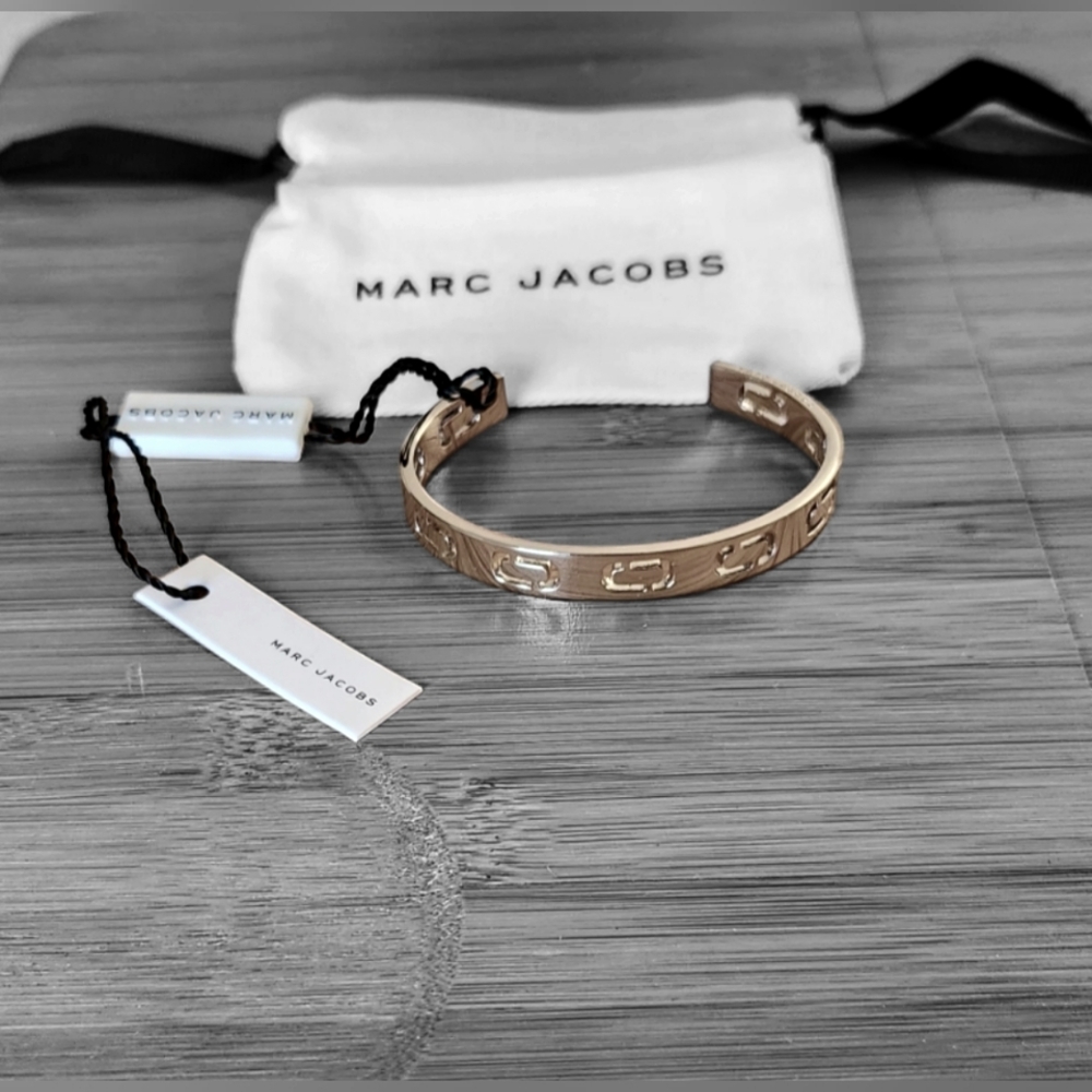 NWT Marc Jacobs Silver Tone Bangle.